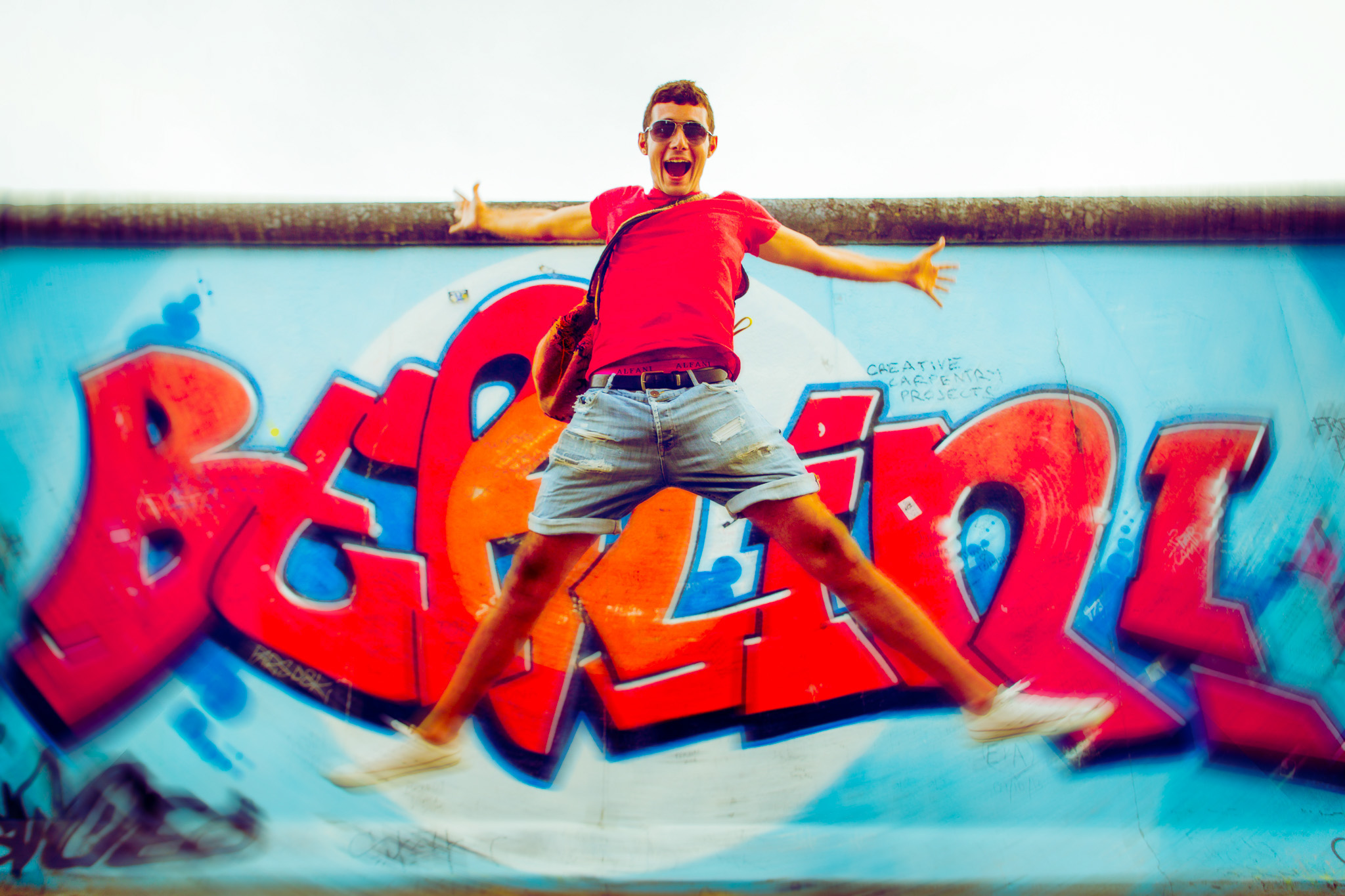 Diego conoció el Muro.Diego met the Wall.#wall #berlin #jump